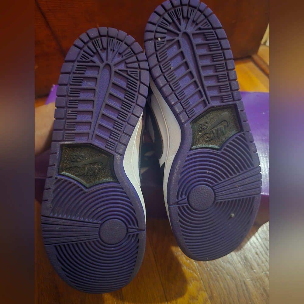 Woman size 8-Nike Black, White, and Purple - Picture 5 of 6